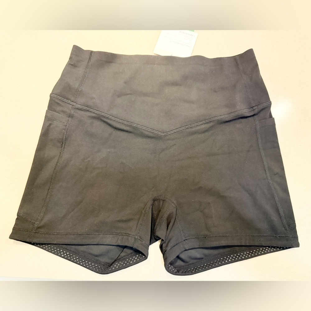 NWT ultra-sculpt So Cinched High Waist Tummy Control 3 inch Pocket Bike Shorts
